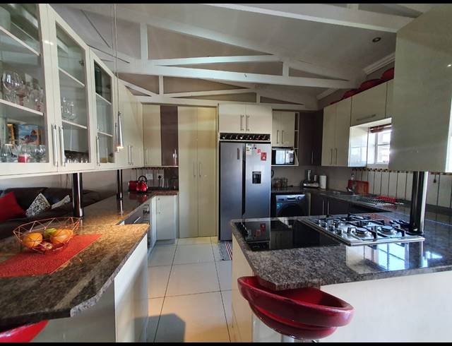 3 BEDROOM TOWNHOUSE FOR SALE IN WATERVAL EAST